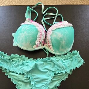 Shade & Shore Turquoise Bikini Set with Pink Accent 34C Med Bottoms